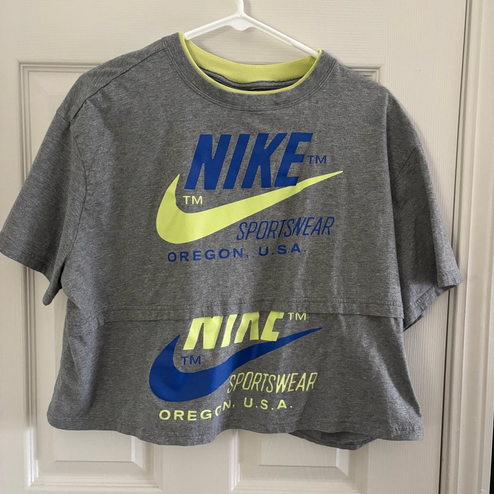 Nike sportswear cropped T shirt large